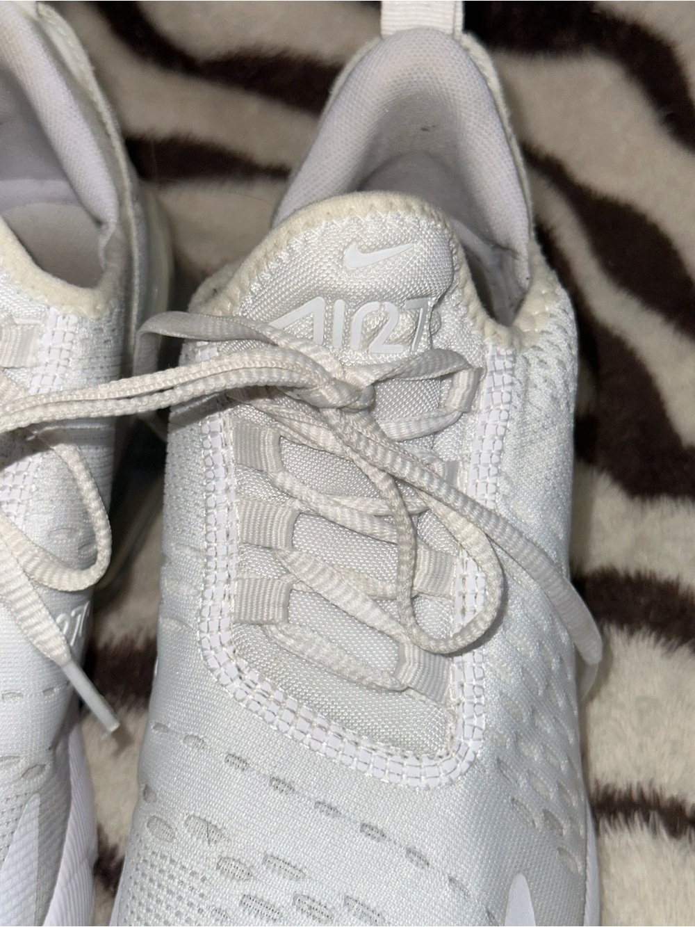 Nike Kids White Air Max 270 Youth Sneakers - Picture 3 of 10